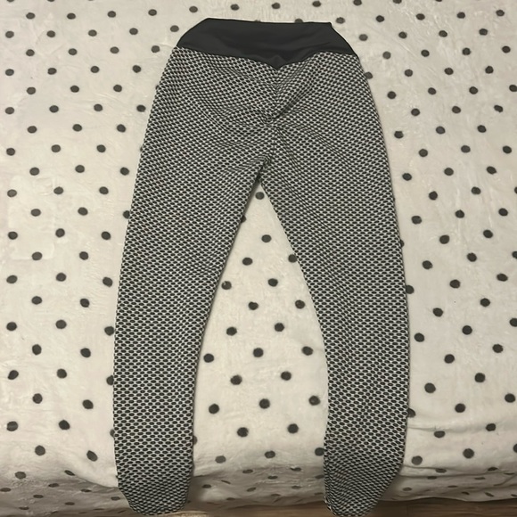 Scrunch Butt Workout Leggings - Picture 1 of 4